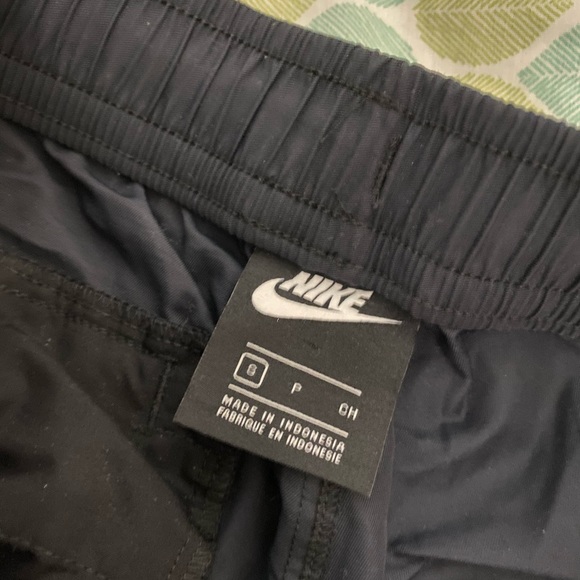Black Nike cargo-like pants - Picture 2 of 2